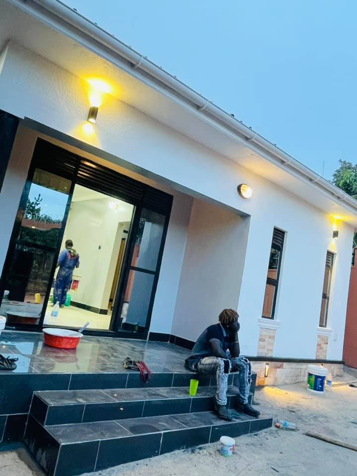 Gravity Omutujju displays his second swanky home in Buziga (Photos)